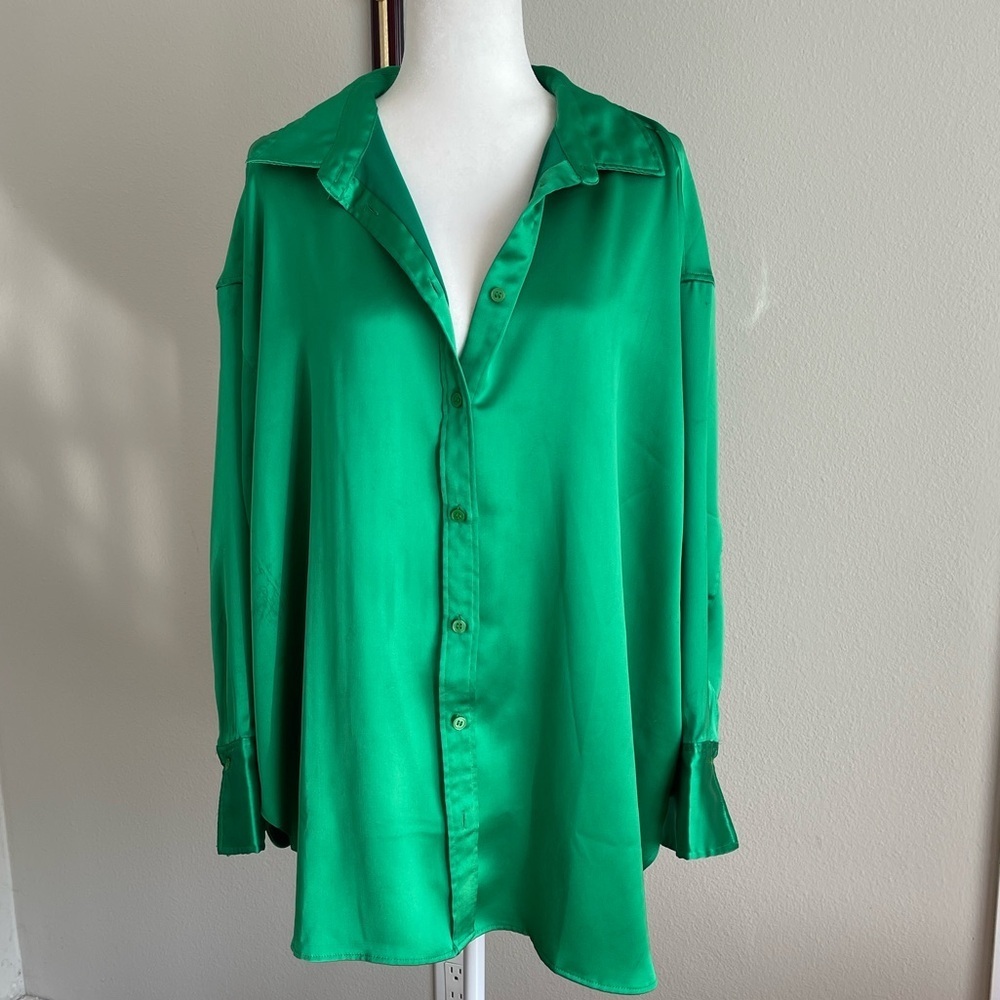 Vibrant Green Button-Up Blouse Size M